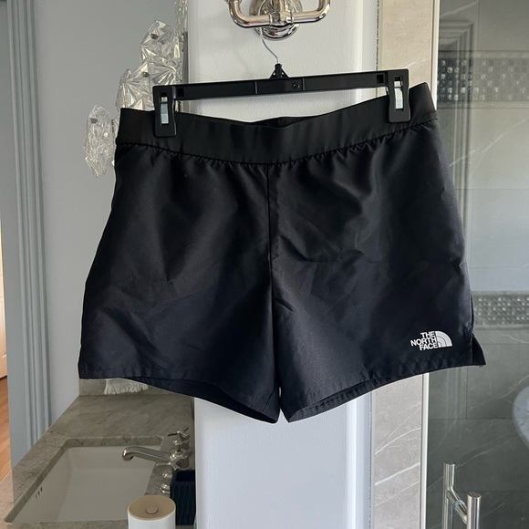 THE NORTH FACE GIRLS' ON MOUNTAIN SHORT - Picture 4 of 12